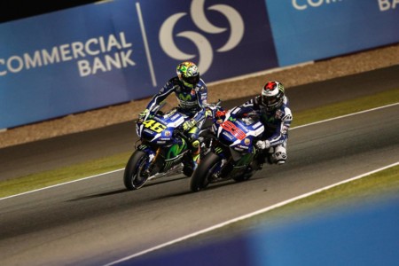 La primera en la frente. Encontronazo entre Rossi y Lorenzo en la FP4