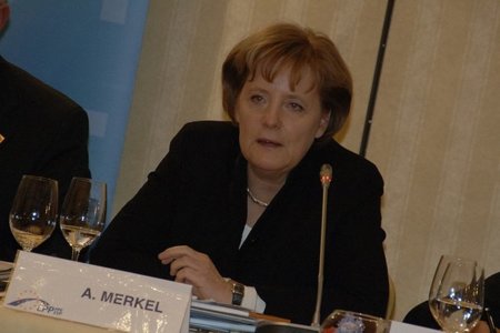 Merkel aprueba el canon por el que Google tendrá que pagar a los Editores por mostrar titulares