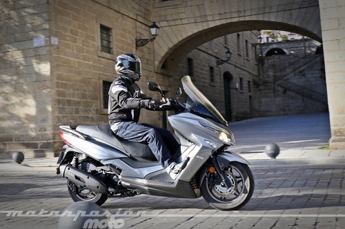 Aquí tienes al nuevo Kymco Grand Dink 125, el GT que hará las delicias de tu carnet de coche