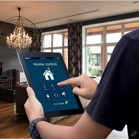 Si tu vecino te insiste en colocar bombillas inteligentes, adviértele de la nueva tendencia de moda: las "casas tontas"