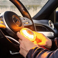 La DGT reconoce que se ha equivocado con el plan de la baliza V16: "No lo hemos hecho bien"