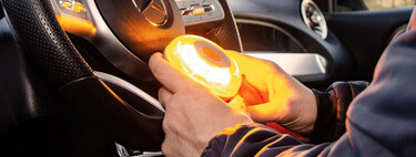 La DGT reconoce que el plan de la baliza V16 no ha salido como esperaban: "No lo hemos hecho bien"