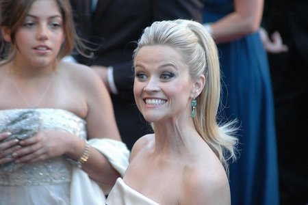 Reese Witherspoon, muy suya para su boda que todo sea dicho, es hoy
