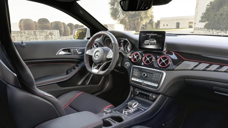 Mercedes GLA45 AMG 2018