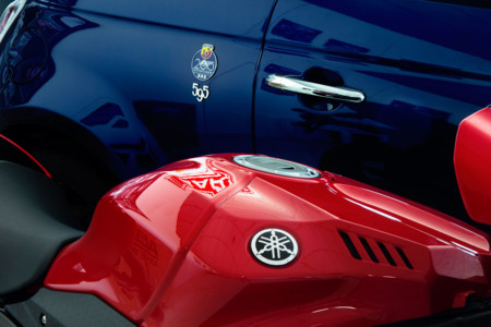 El coche de Jorge Lorenzo se llama Abarth 595 Yamaha Factory Racing "99 Limited Edition"