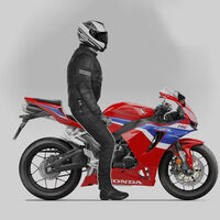 Este jubilado tiene el canal de YouTube más útil de todo internet. Te dice cómo te queda una moto sin subirte a ella