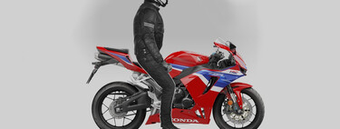 Este jubilado tiene el canal de YouTube más útil de todo internet. Te dice cómo te queda una moto sin subirte a ella