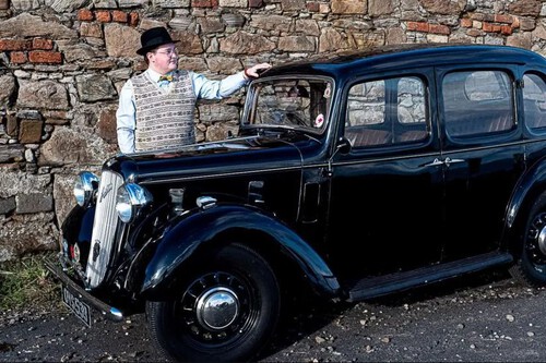 Un chaval de 19 años se pasa seis años ahorrando para comprarse un coche a lo gánster de 'Peaky Blinders' 