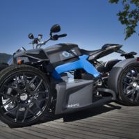 4 ruedas, un manillar y con tanto par como un Porsche 911 Carrera S. Así es el Lazareth e-Wazuma eléctrico