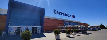 Carrefour tiene este toldo sin obras con el que conseguir sombra incluso en balcones pequeños