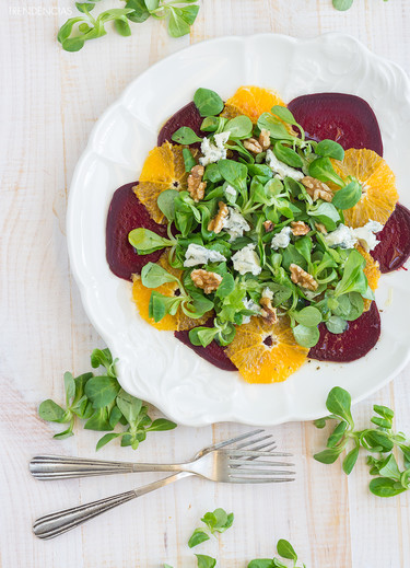 Ensalada refrescante de naranja, remolacha y gorgonzola