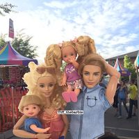 Barbie convertida en una mamá millennial en su cuenta de Instagram 