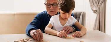 ¿Deberían los abuelos cobrar por cuidar de sus nietos? En Inglaterra ya se lo plantean