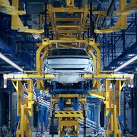 Ford se rinde ante China: sus nuevos SUV eléctricos en pausa y 4.000 despidos en Europa. La fábrica de España se salva de momento