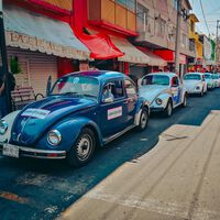 La poderosa razón por la que aún usan Vochos de taxi en esta zona de CDMX: tienen una característica que los taxis modernos no