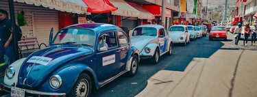 La poderosa razón por la que aún usan Vochos de taxi en esta zona de CDMX: tienen una característica que los taxis modernos no