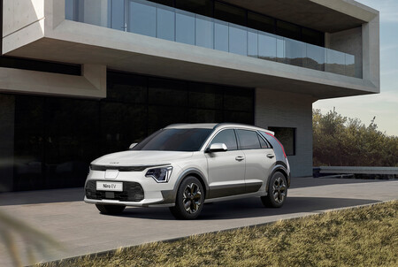El nuevo Kia Niro ya está aquí: el SUV compacto estrena diseño rompedor y seguirá ofreciéndose como híbrido y eléctrico