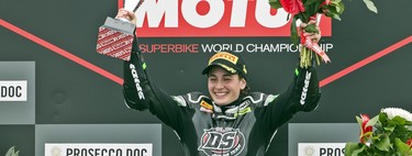 ¡Enorme! Ana Carrasco ya es la primera mujer Campeona del Mundo de Motociclismo en SSP 300 