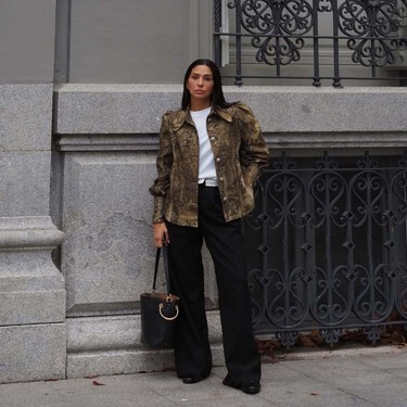 Las nuevas Adidas en color miel que adoran las amantes del lujo silencioso