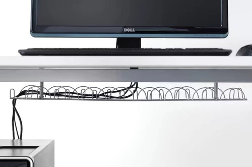 líos de cables en el escritorio