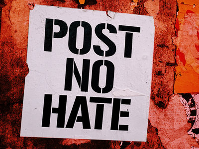 YouTube suspende varias cuentas de supremacistas blancos y Reddit acaba con el principal foro de simpatizantes de Trump