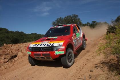 Los Mitsubishi se acercan al liderato de Sainz