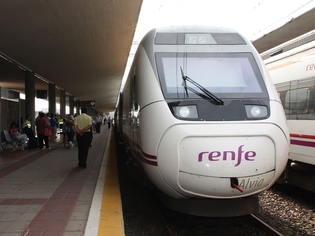 Renfe indemnizará con más de 1.000 euros a una mujer que perdió un vuelo a Cuba por retratarse un Alvia Santander-Madrid
