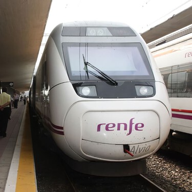 Renfe indemnizará con más de 1.000 euros a una mujer que perdió un vuelo a Cuba por retratarse un Alvia Santander-Madrid