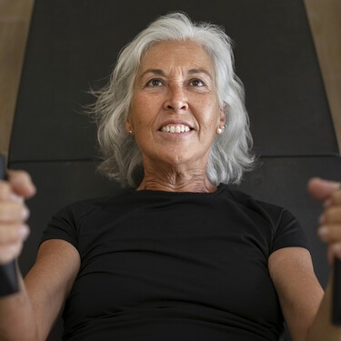 Los entrenadores coinciden: "A partir de los 50 años es estrictamente necesario realizar pesas porque si no aparecerá la temida sarcopenia" 