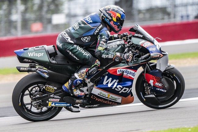 Marco Bezzecchi hace la pole con caída incluida y Fabio Quartararo toca ...