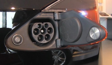 Tesla Model S, puerto de recarga