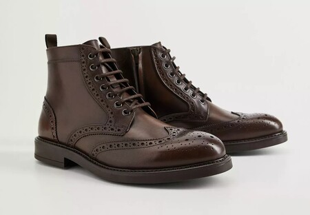 Las botas con detalle troquelado serán el calzado estrella que realzará todos tus looks de otoño