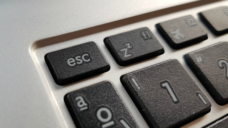 El origen de la tecla Escape, análisis del Yoga Book, y la carta de Steve Jobs. Constelación VX (CCCIII)