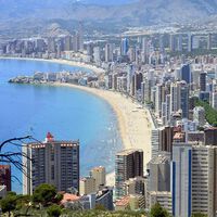 El turismo da un respiro a España