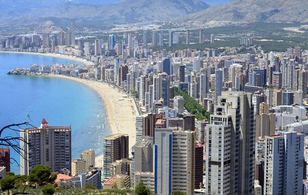 El turismo da un respiro a España