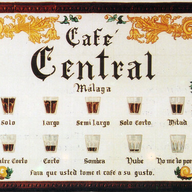 El azulejo que enseñó a los malagueños a pedir café ya tiene nueva casa: del Café Central al colegio Los Olivos