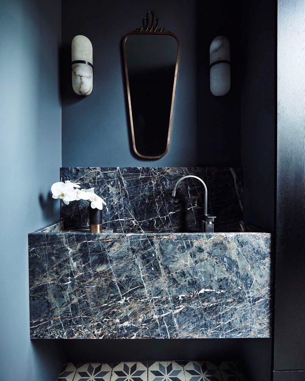 Tendencias en el cuarto de baño: lavabos a medida integrados en la