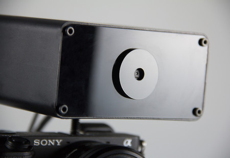 Este accesorio te electrocutará para ser un mejor fotógrafo, con inteligencia artificial