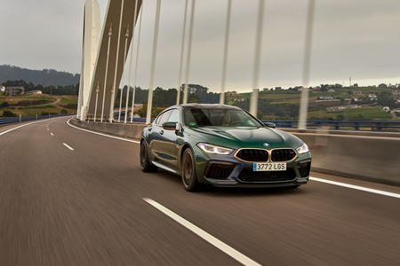 El BMW M8 Gran Coupé First Edition es pura exclusividad en verde y bronce con 625 CV, por 221.900 euros