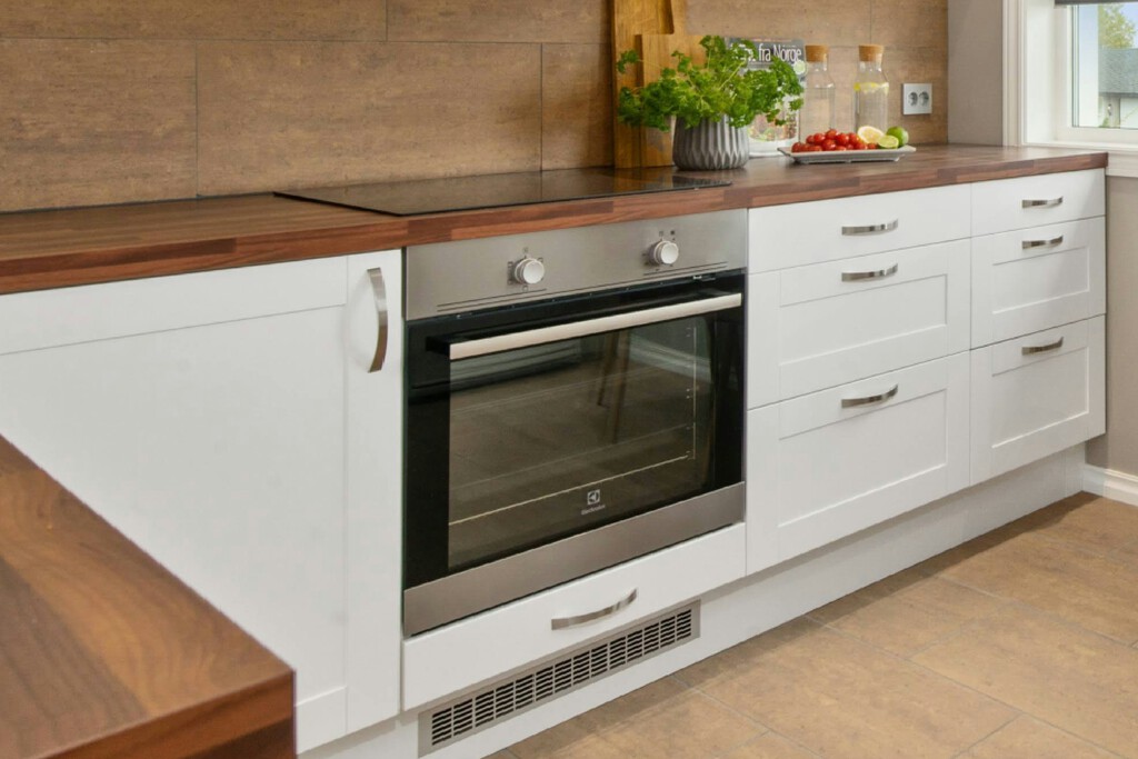 El truco casero que utilizan los restaurantes para limpiar el horno en unos segundos 