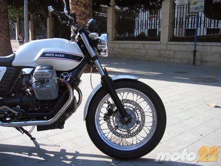 Moto Guzzi V7 Classic, rodamos con una moto singular