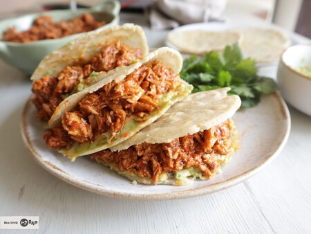 Gorditas mexicanas rellenas de carne de cerdo enchilada, receta fácil y deliciosa