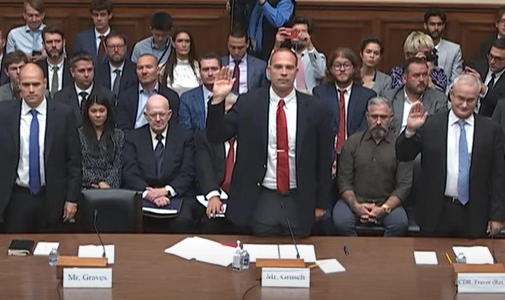 Tres militares testificaron ayer bajo juramento que EEUU oculta OVNIs. Esto es lo que sabemos 