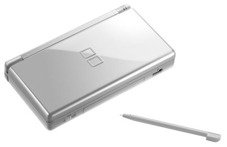 El look High Tech llega a América con la Nintendo DS Plateada