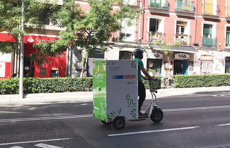 Algunas empresas de paquetería ya están usando patinetes eléctricos para hacer el reparto