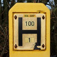 Vas en carretera y te encuentras la señal con una letra H y fondo amarillo en México ¿Qué significa y por qué es tan importante? 