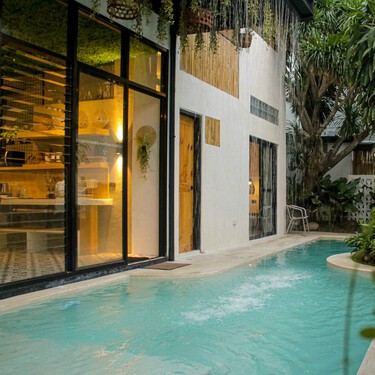 Las piscinas pequeñas son la nueva tendencia: cinco modelos para patios pequeños que ocupan poco y se mantienen sin esfuerzo 