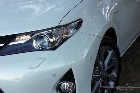 Toyota Auris Hybrid 2013