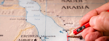 Esqueça as grandes potências militares porque um grupo rebelde inesperado acaba de transformar um pequeno corredor no oceano na maior ameaça ao comércio global