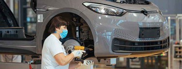 Volkswagen se equivocó con los coches eléctricos. Ahora quiere "arreglarlo" recortando los derechos de sus trabajadores y cargándose un convenio de 30 años